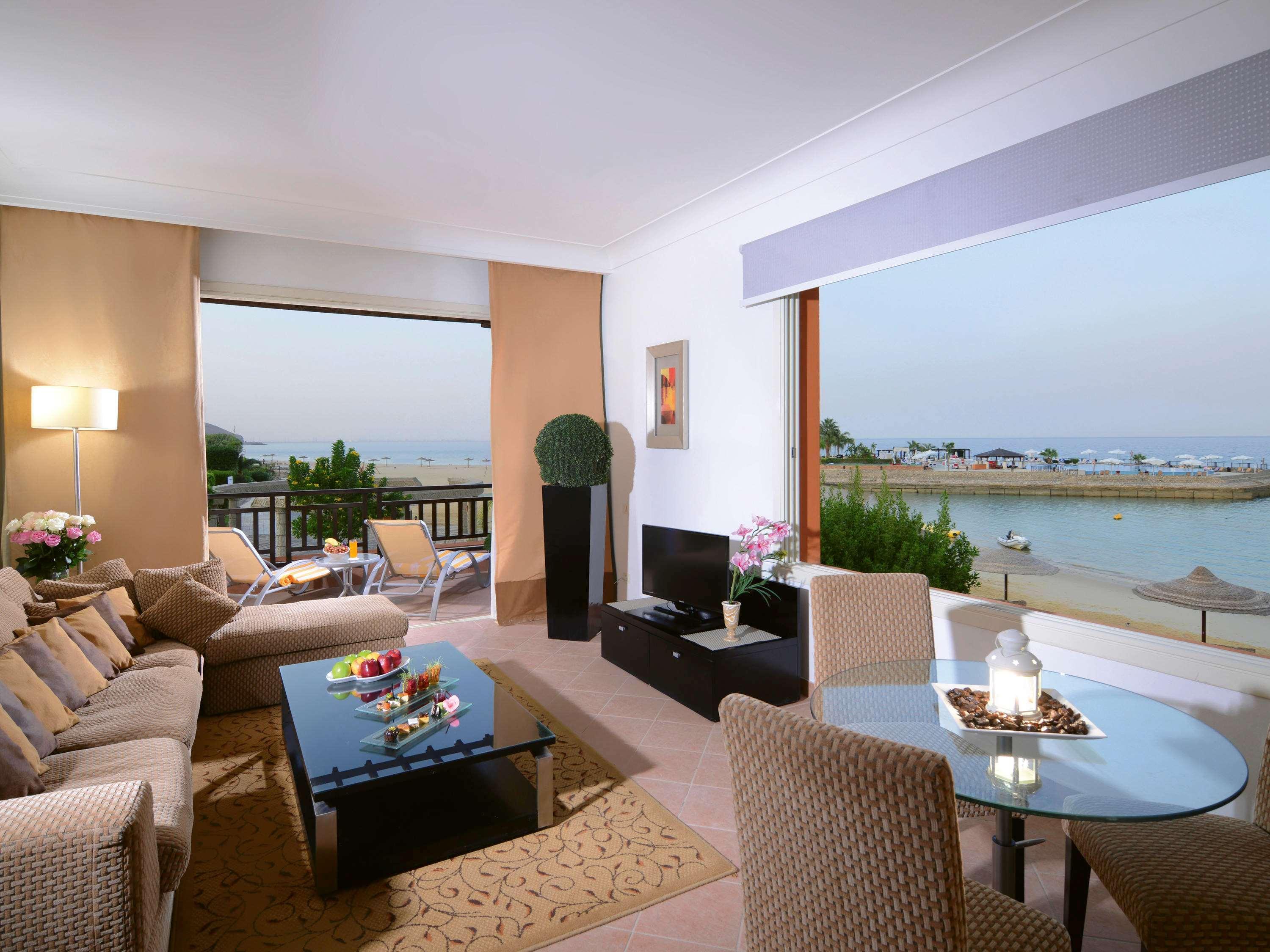 Moevenpick Resort El Sokhna Ain Sukhna Eksteriør bilde A living room in a luxury apartment