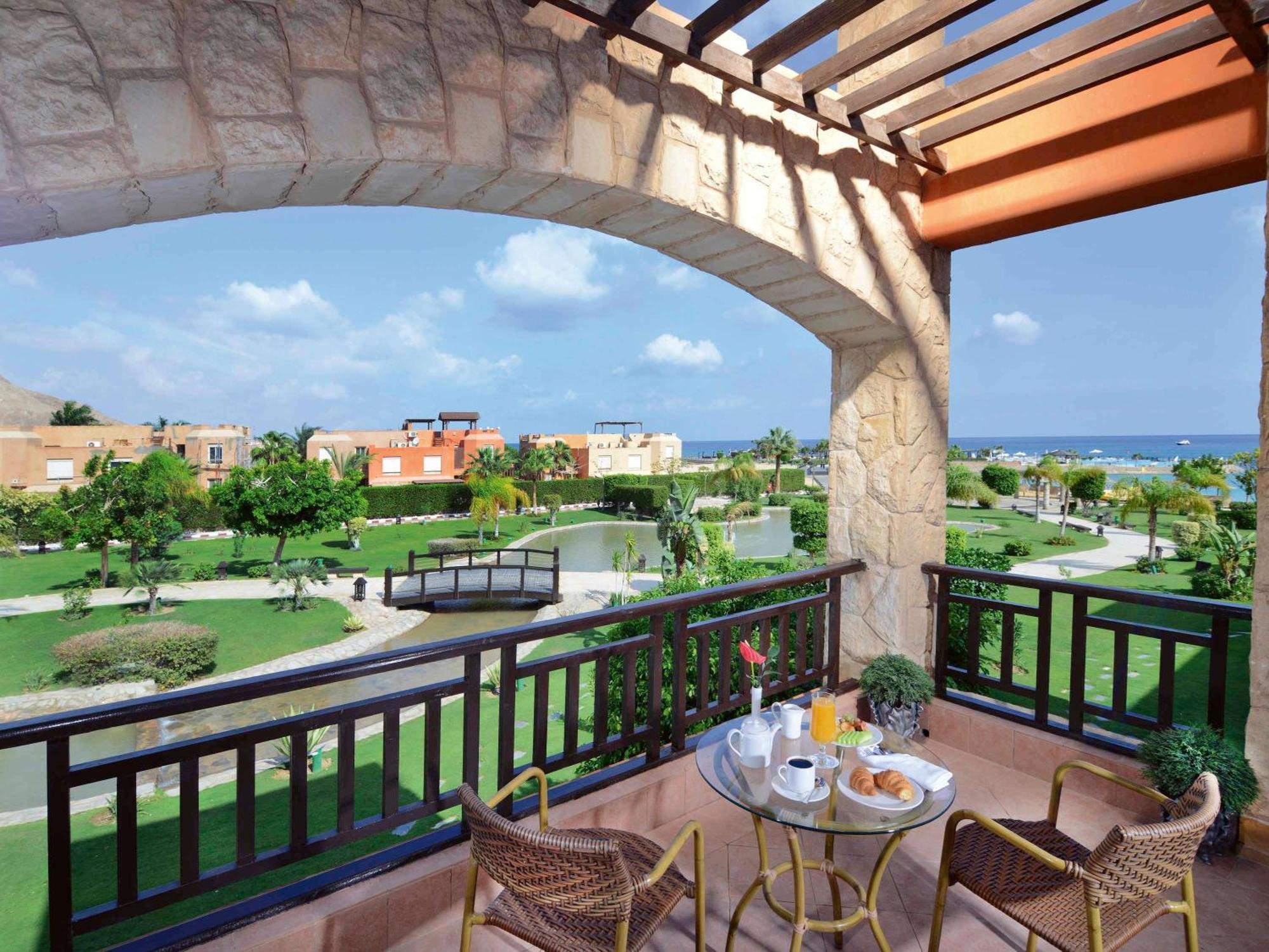 Moevenpick Resort El Sokhna Ain Sukhna Eksteriør bilde View from a balcony